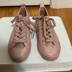 Epicsteps sneaker, size 7